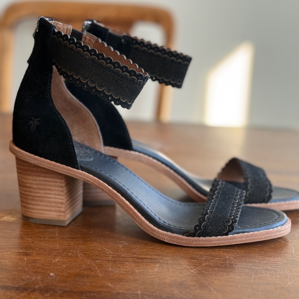Frye Brielle Black Scallop Suede Leather Sandals size 9